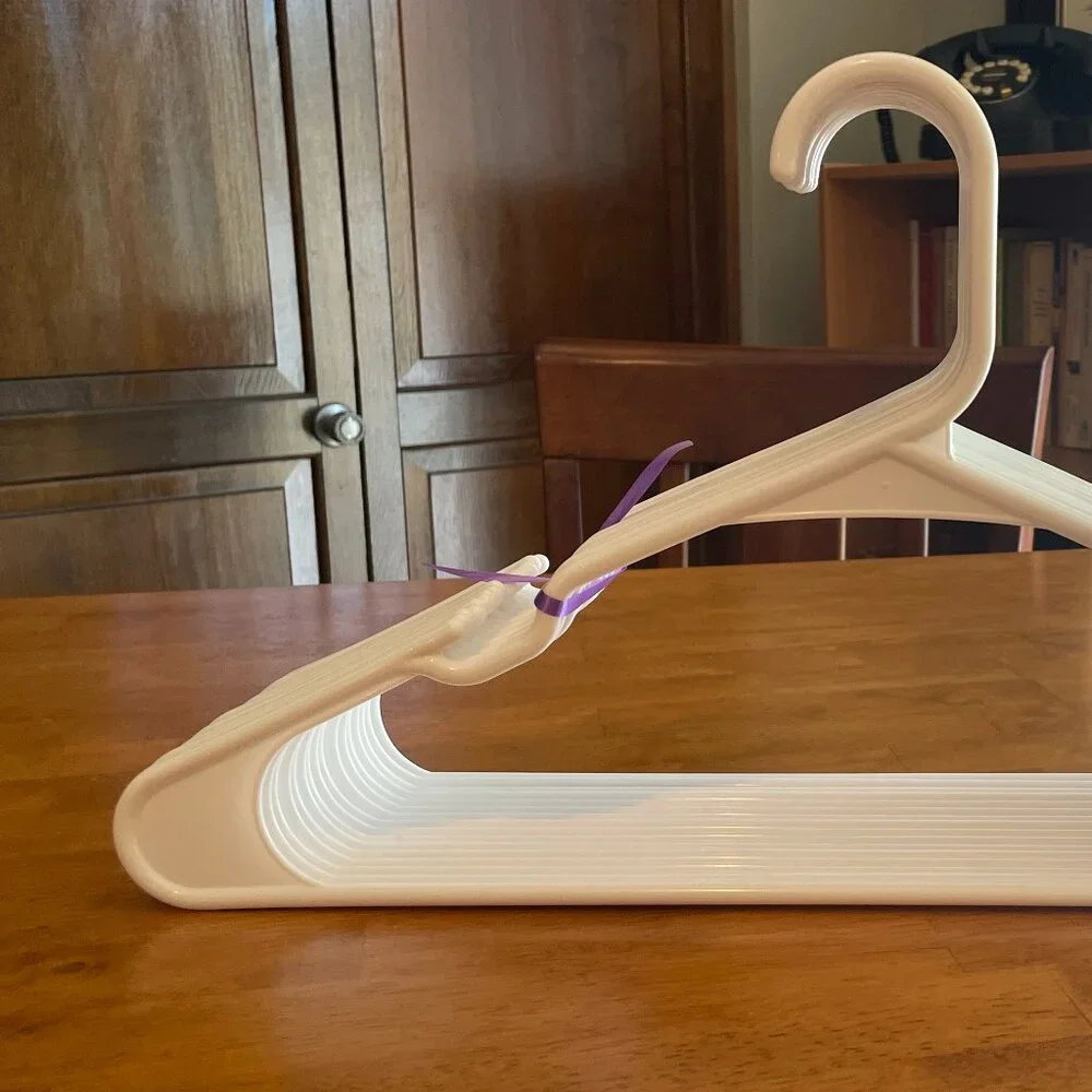 16-pack white plastic hangers